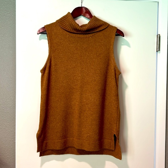J.Crew Sleeveless Turtleneck Sweater in Camel or Dark Tan Size Medium - Picture 2 of 6